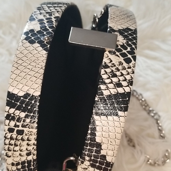 Crossbody bag - Picture 5 of 9